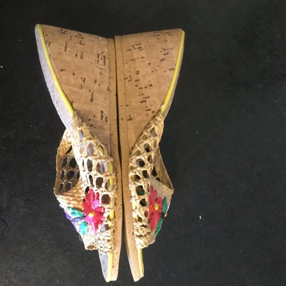 Made in Canada wedge style sandals crocheted top cork wedge size 5 never worn - Picture 5 of 5